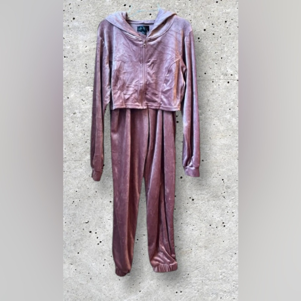 NWOT Vivre La Vie 2PC Velour Jumpsuit & Cropped Jacket